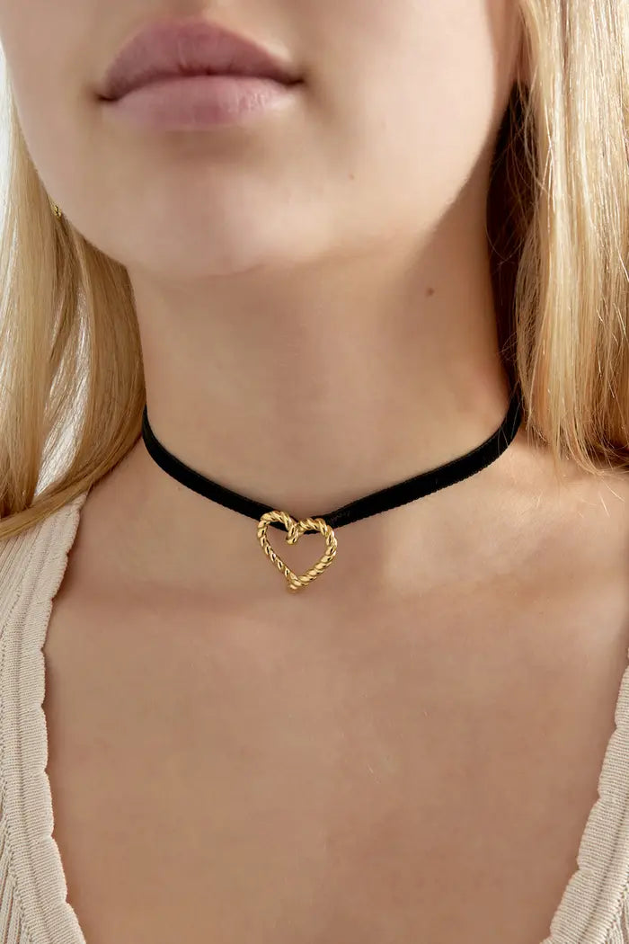 Velvet Heart Choker