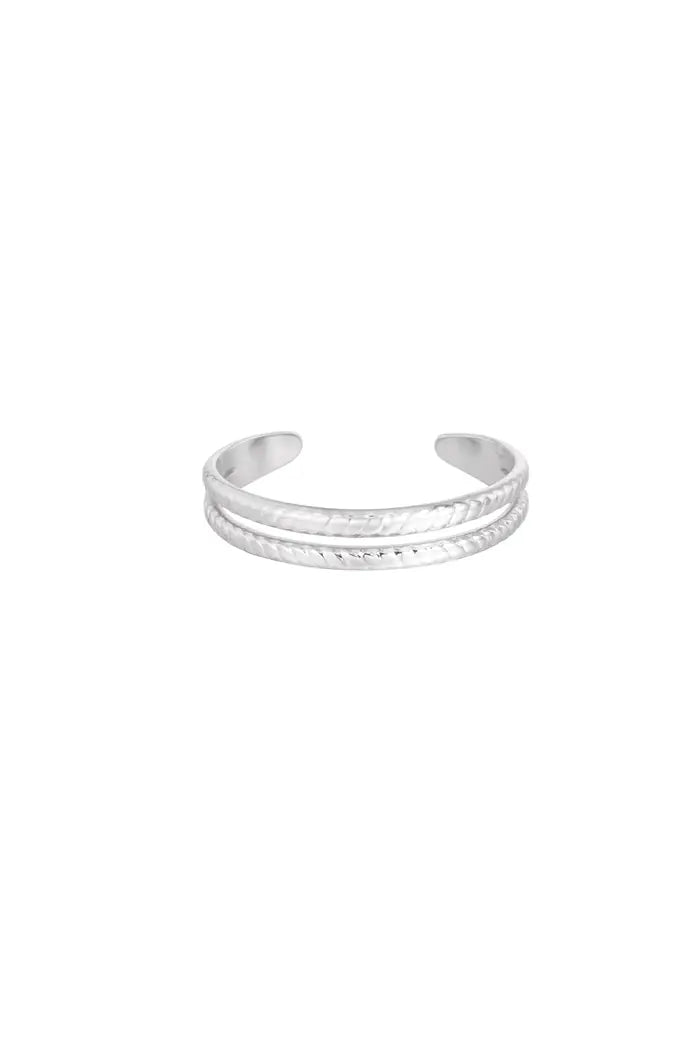 BreezeTwist Ring