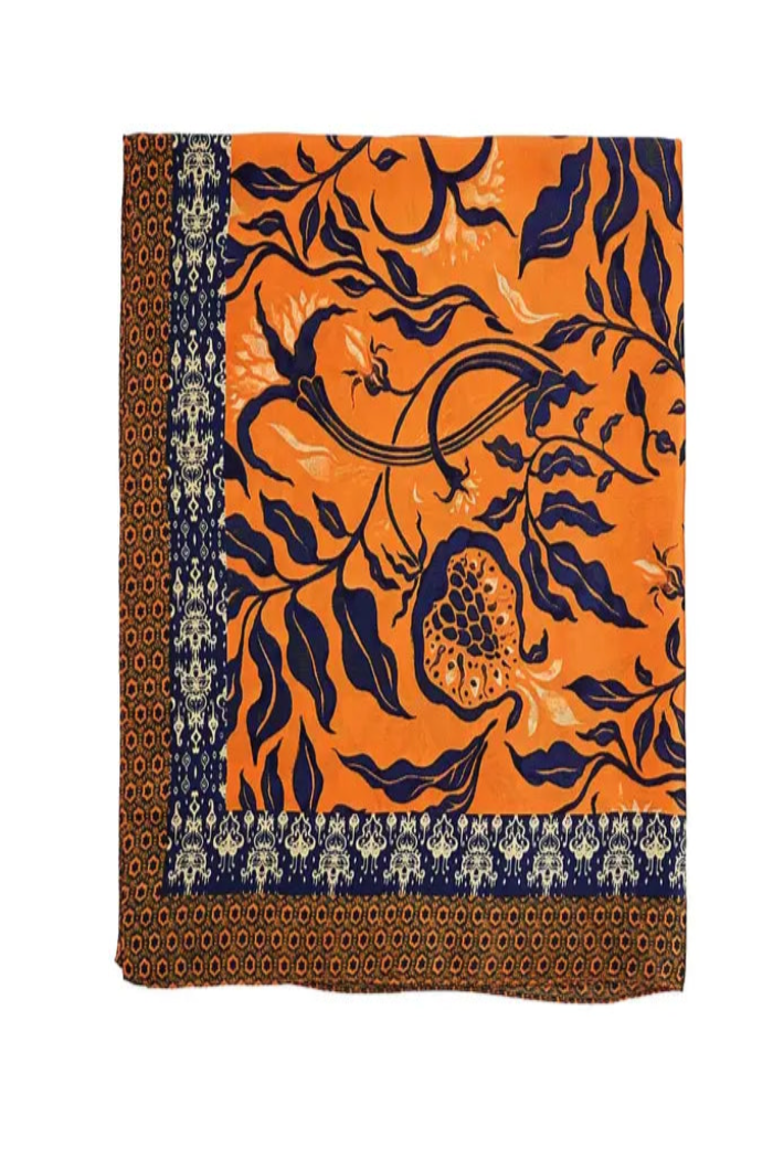 AuroraLeaf Scarf