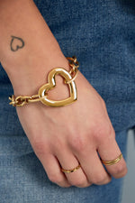 Armband met een ketting van harten